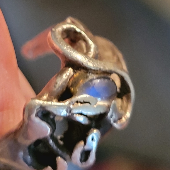 DRAGON AND RAINBOW MOONSTONE SS RING - Picture 7 of 7
